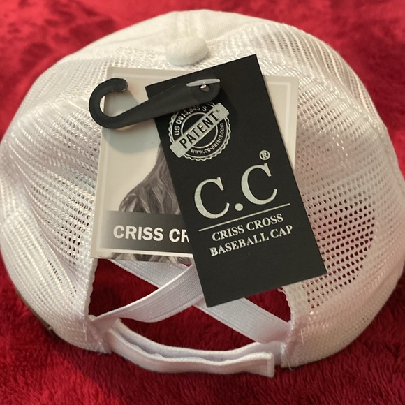 C.C Smile embroidered criss-cross pony cap WHITE - Picture 4 of 6